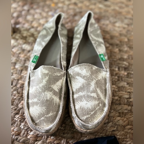 Sanuk Shoes - Flats never used
